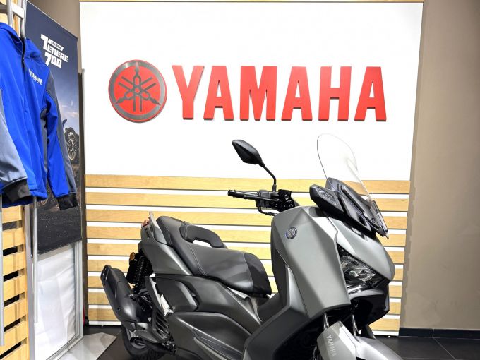 YAMAHA XMAX 125 4