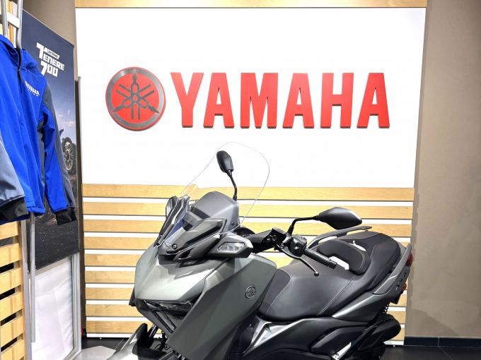 YAMAHA XMAX 125 4