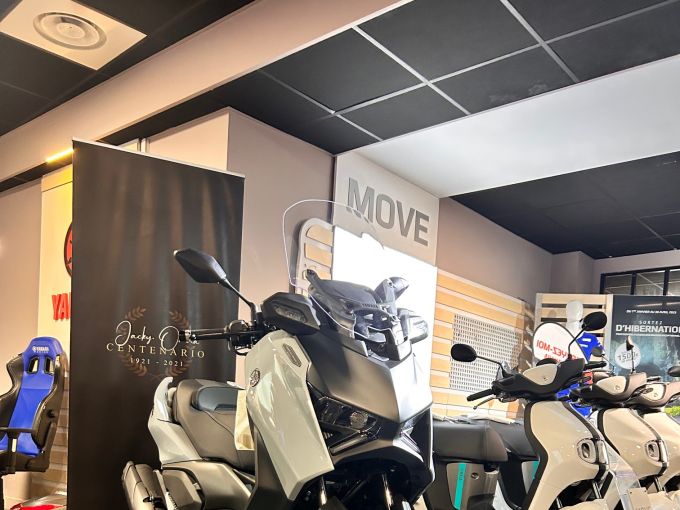 YAMAHA XMAX 125 TECH MAX 4