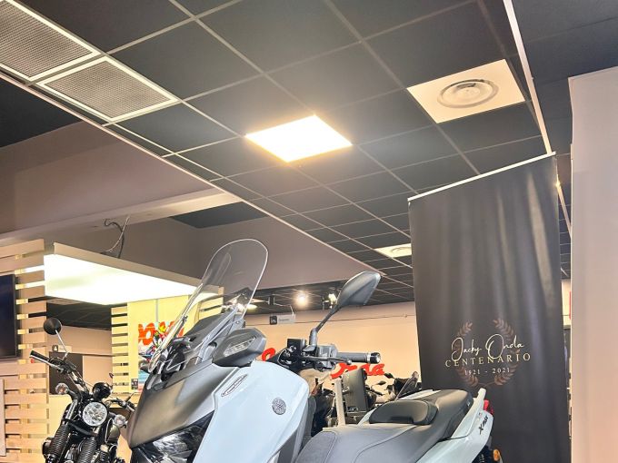 YAMAHA XMAX 125 TECH MAX 4