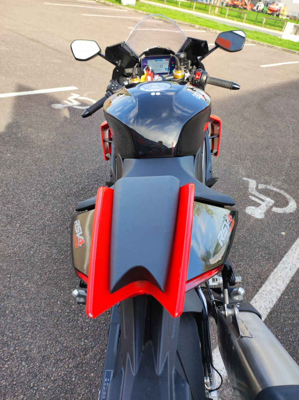 APRILIA RSV4 1100 FACTORY 4