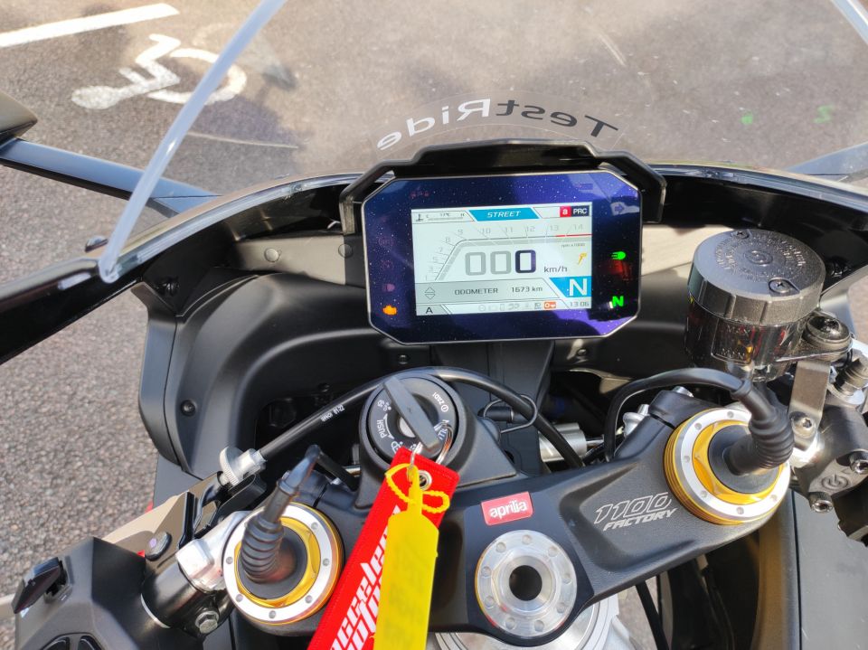 APRILIA RSV4 1100 FACTORY 4