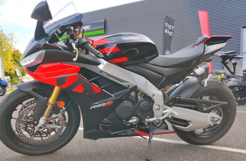 APRILIA RSV4 1100 FACTORY 4