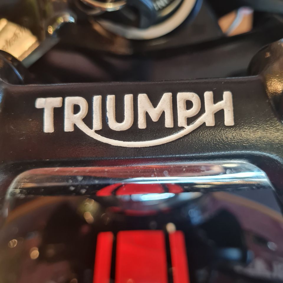 TRIUMPH BONNEVILLE T120 4