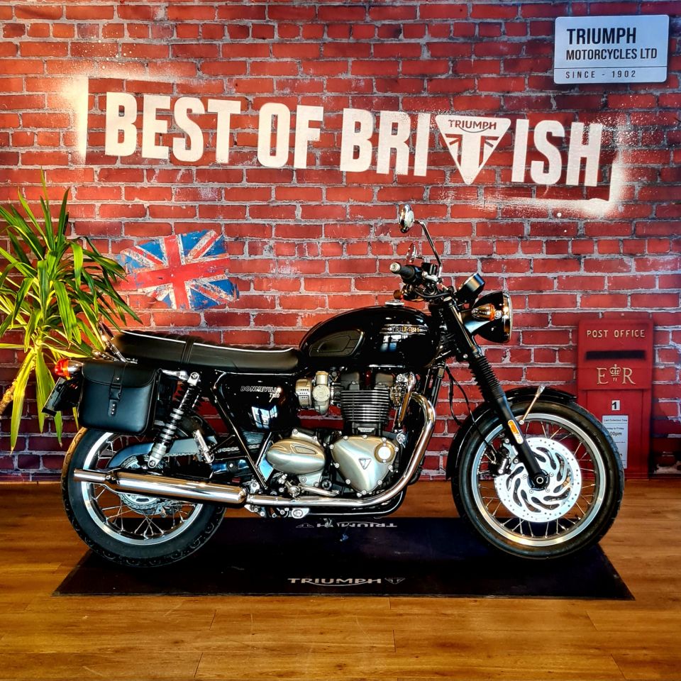 TRIUMPH BONNEVILLE T120 4