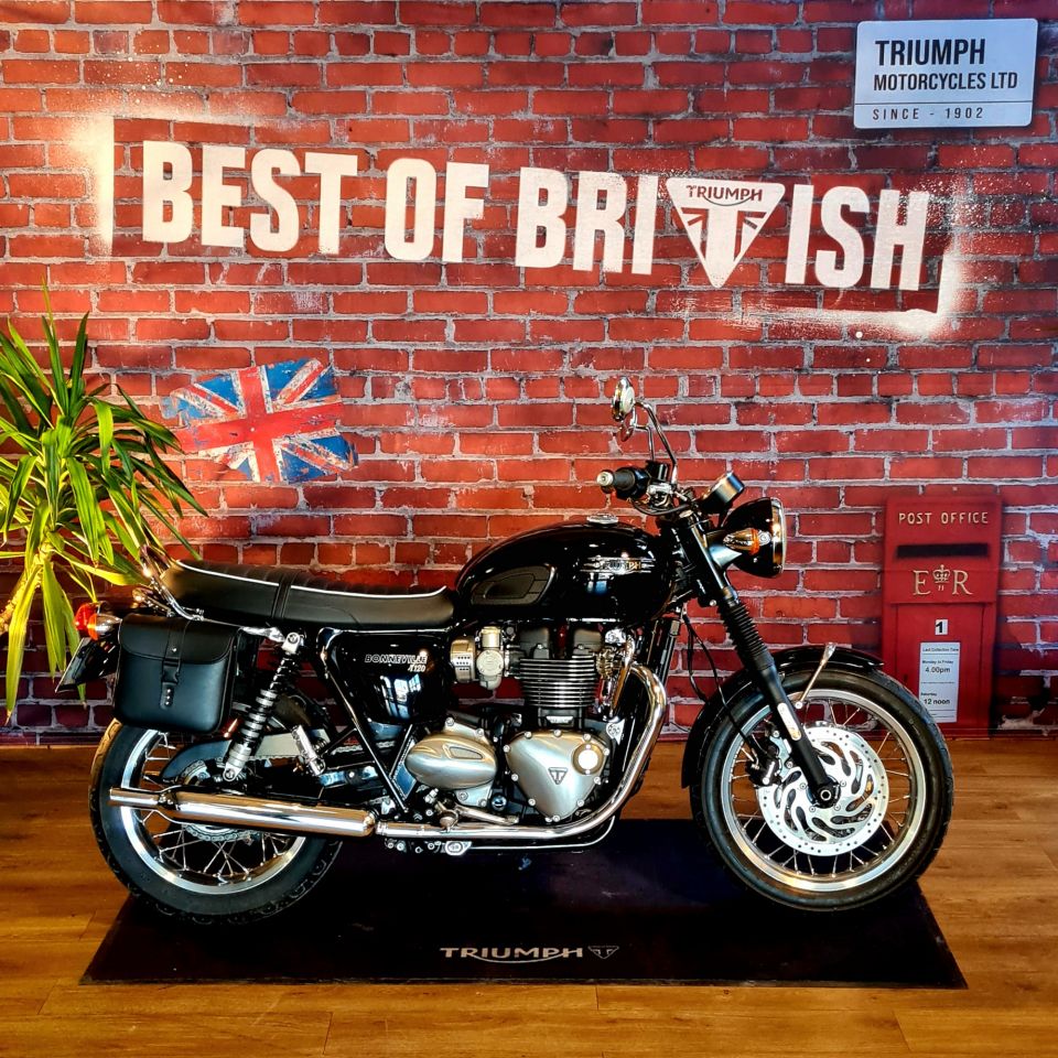 TRIUMPH BONNEVILLE T120 4