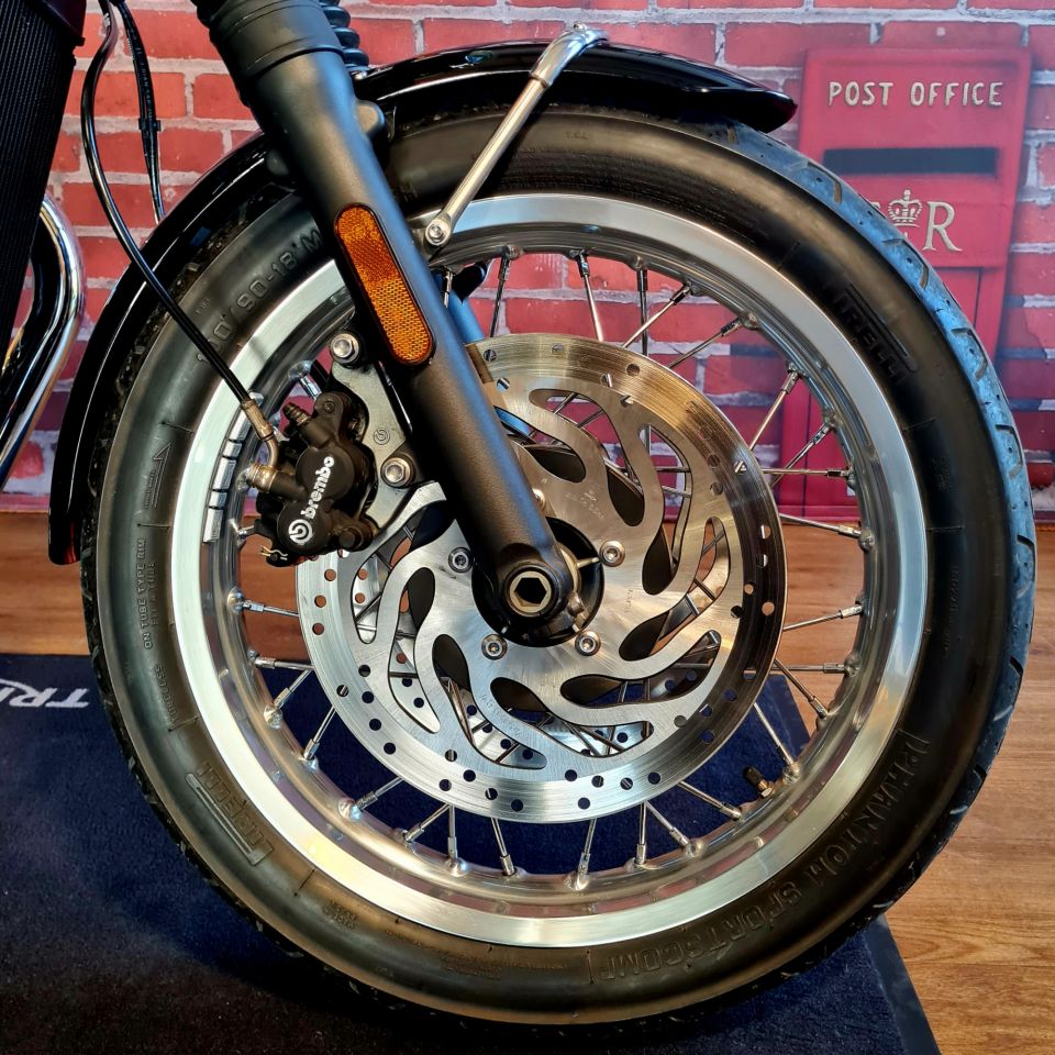 TRIUMPH BONNEVILLE T120 4