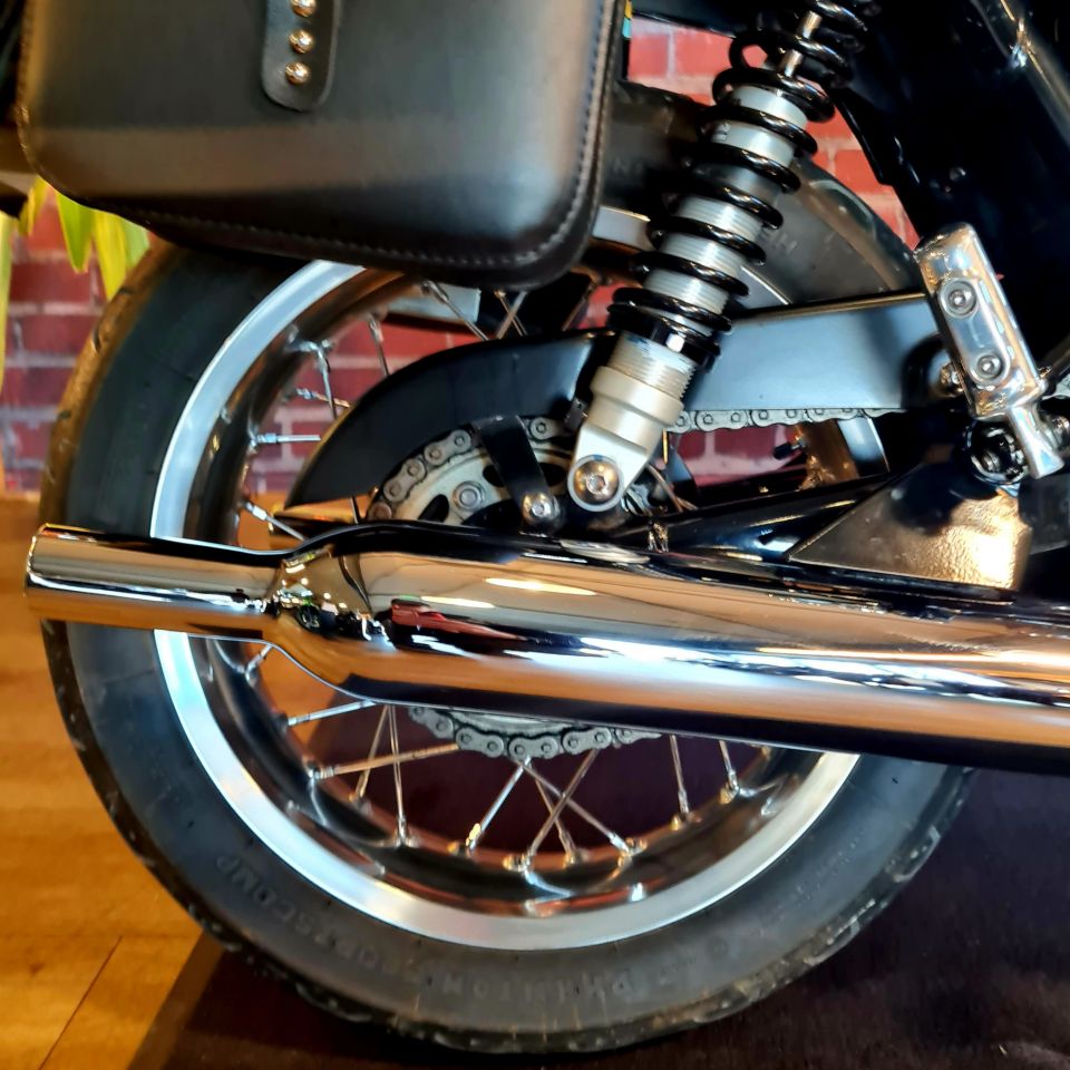 TRIUMPH BONNEVILLE T120 4