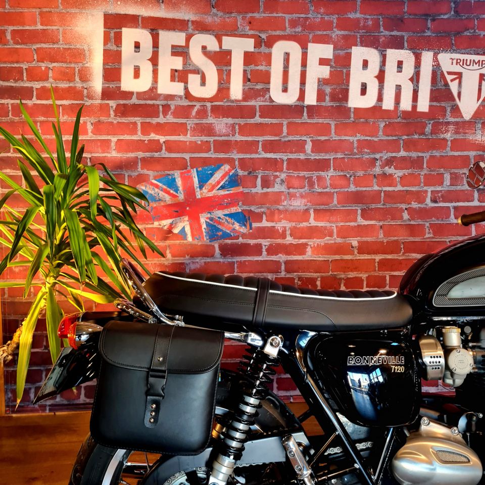 TRIUMPH BONNEVILLE T120 4