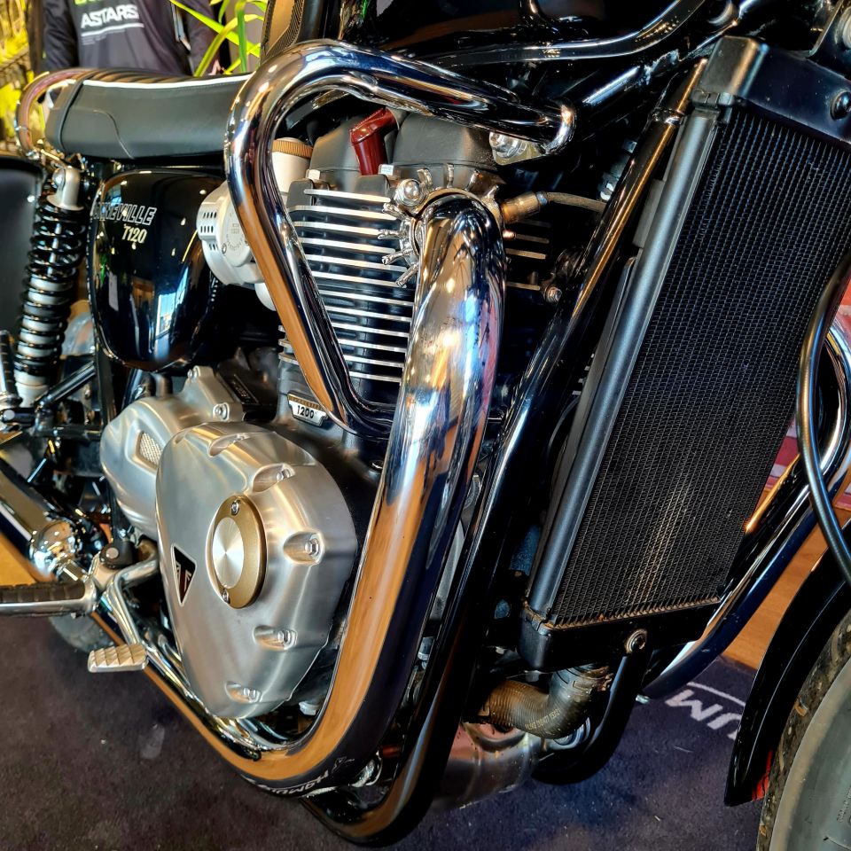 TRIUMPH BONNEVILLE T120 4