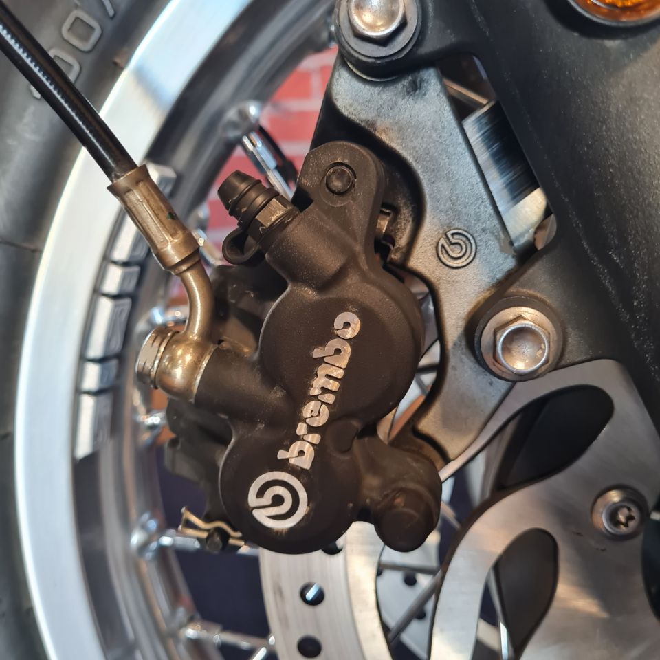 TRIUMPH BONNEVILLE T120 4