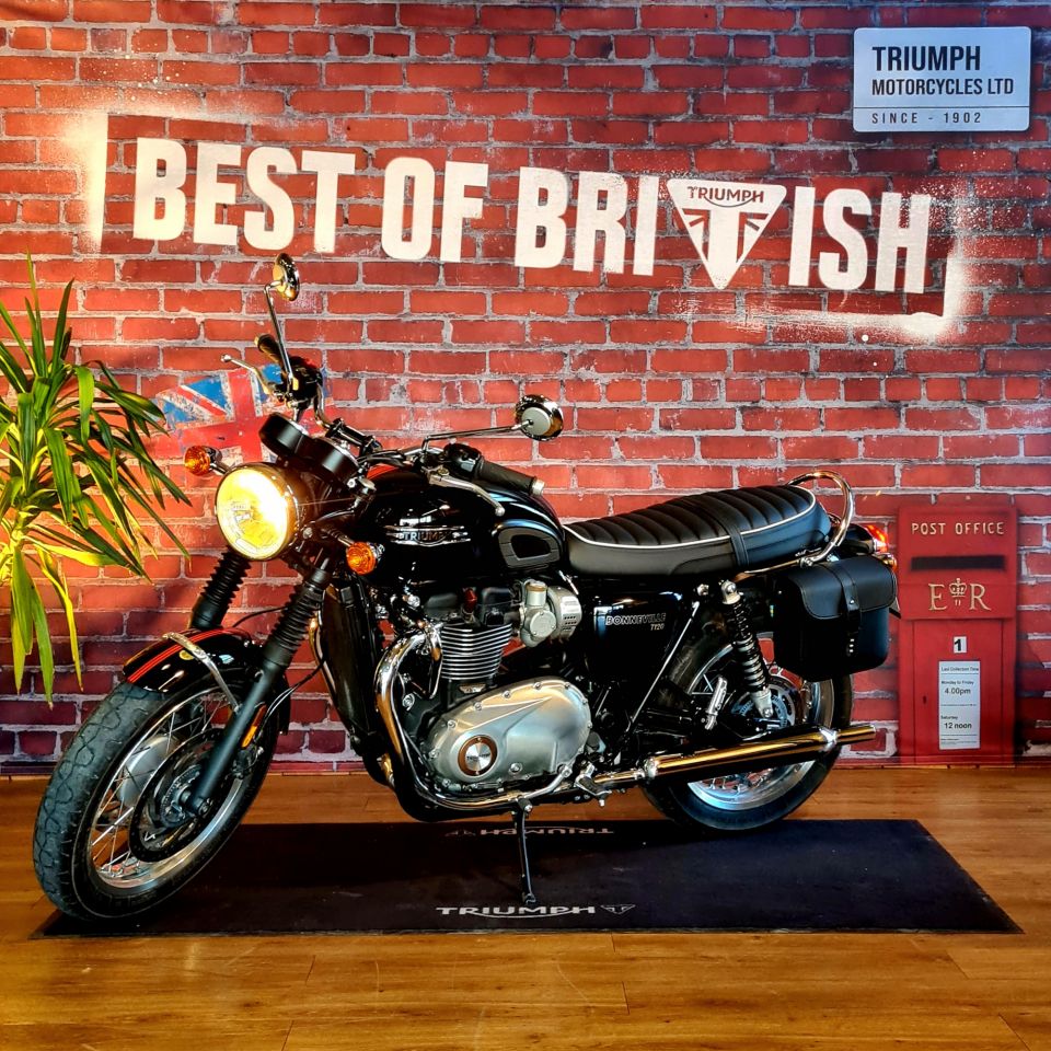 TRIUMPH BONNEVILLE T120 4