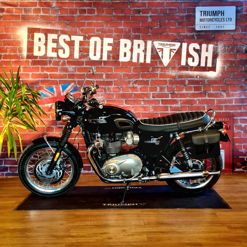 TRIUMPH BONNEVILLE T120 4