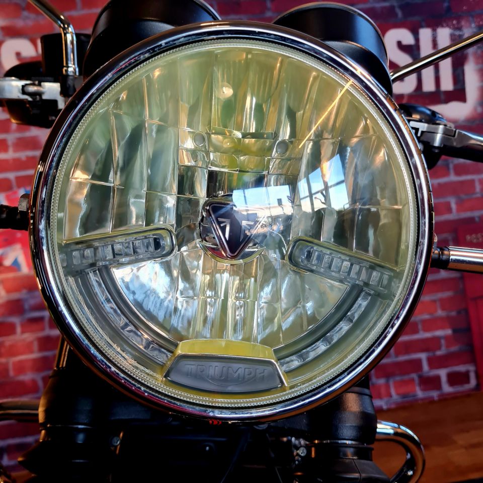 TRIUMPH BONNEVILLE T120 4