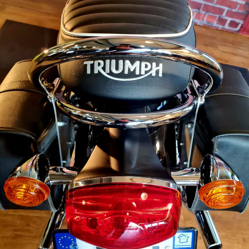 TRIUMPH BONNEVILLE T120 4