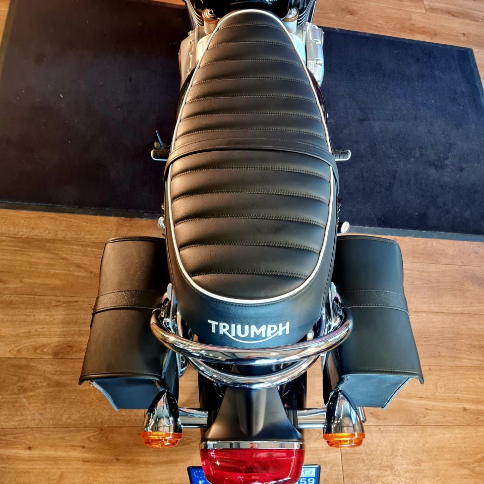 TRIUMPH BONNEVILLE T120 4