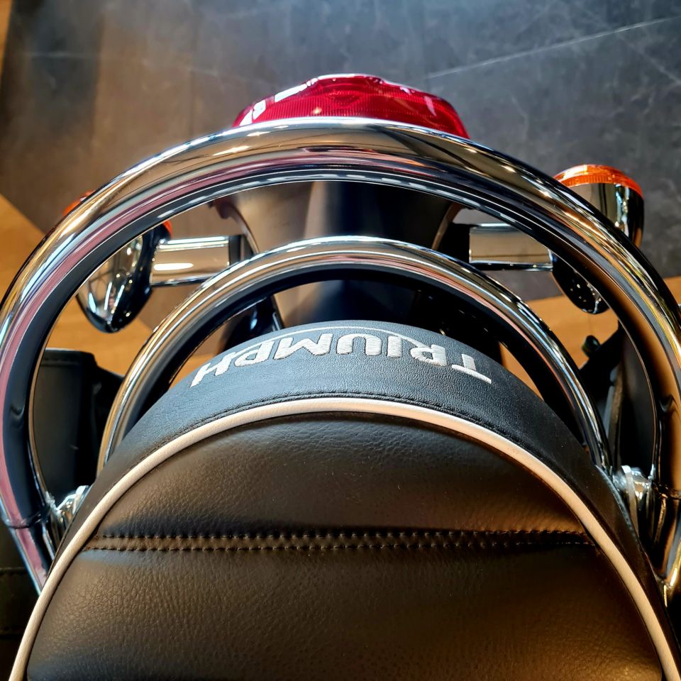 TRIUMPH BONNEVILLE T120 4