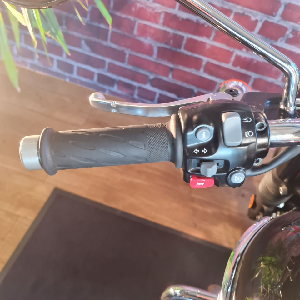 TRIUMPH BONNEVILLE T120 4