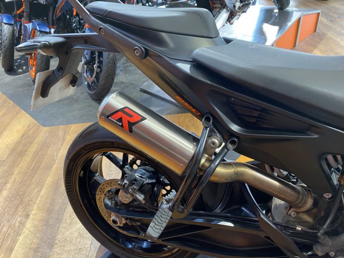 KTM 890 DUKE 4