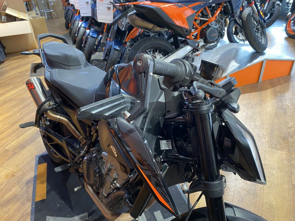 KTM 890 DUKE 4