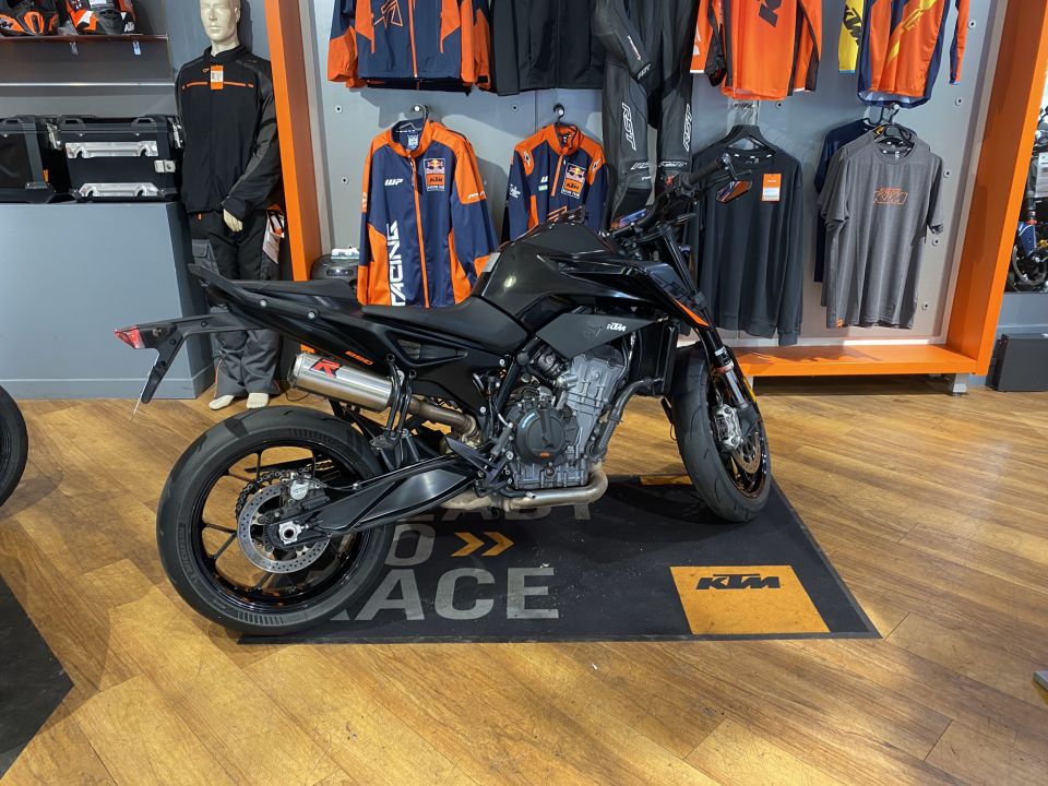 KTM 890 DUKE 4
