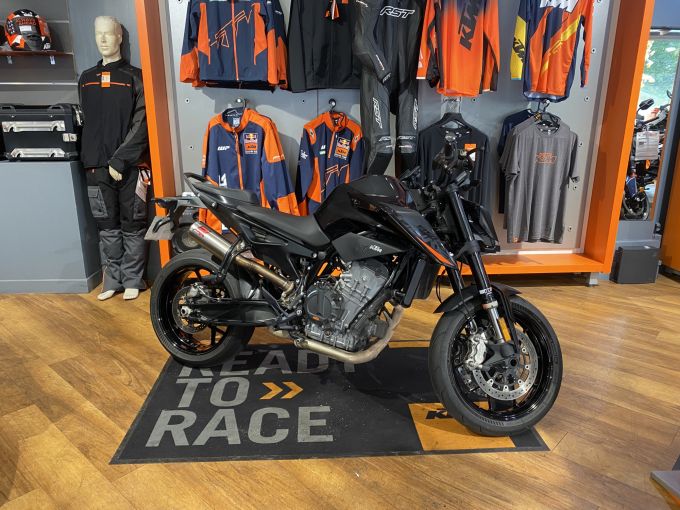 KTM 890 DUKE 4