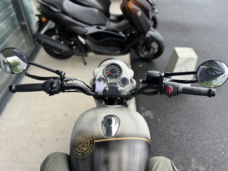 ROYAL ENFIELD CLASSIC 4