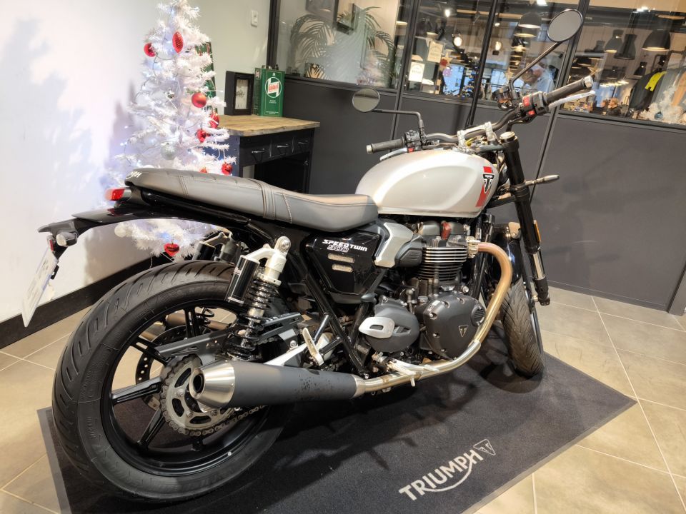 TRIUMPH SPEED TWIN 900 4