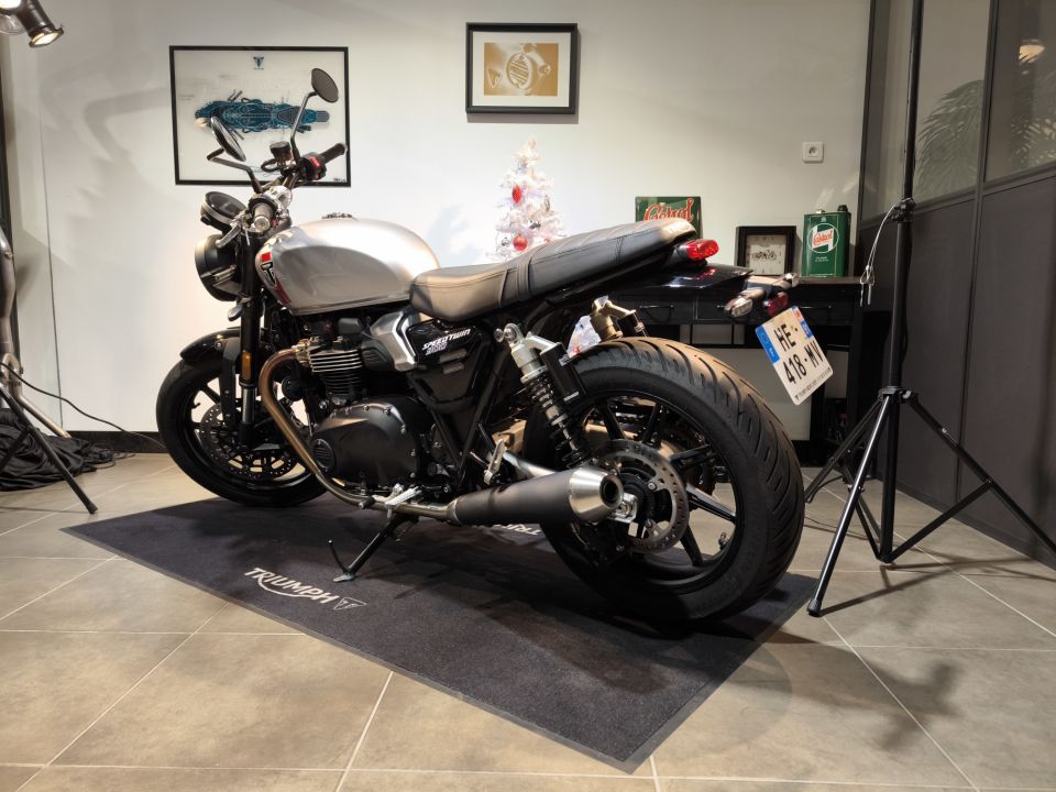 TRIUMPH SPEED TWIN 900 4