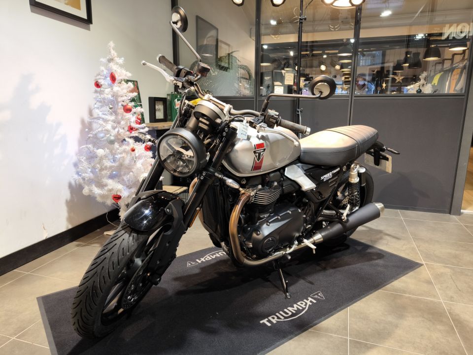 TRIUMPH SPEED TWIN 900 4