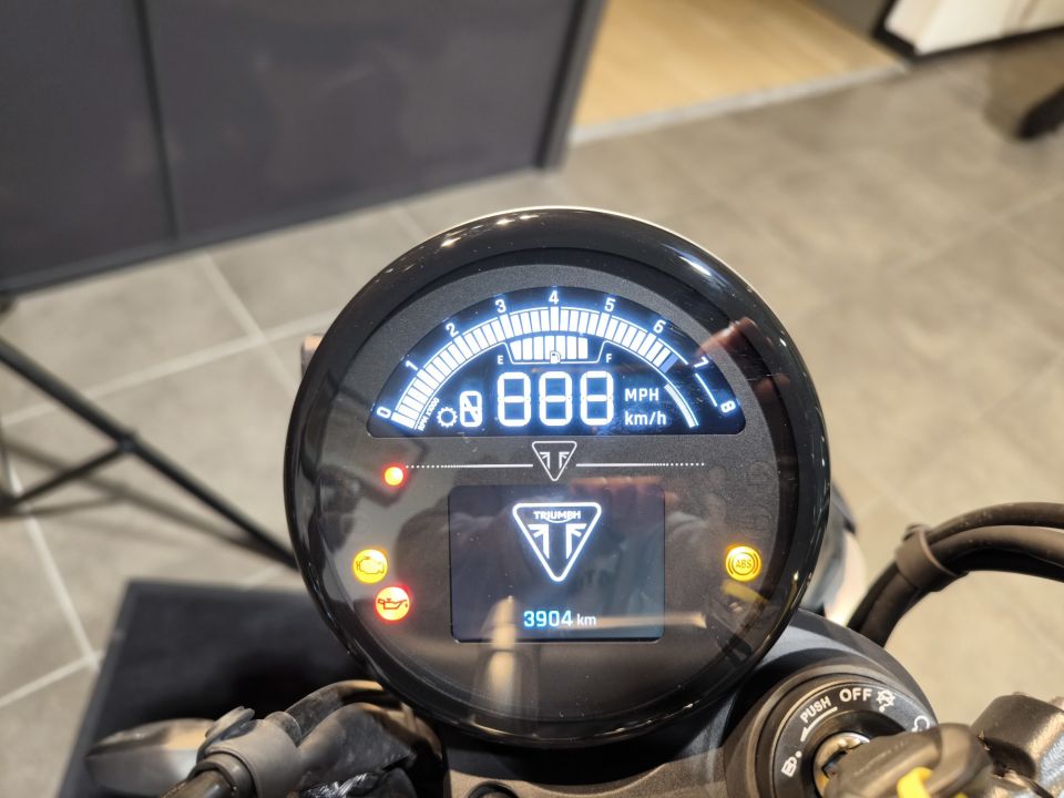 TRIUMPH SPEED TWIN 900 4