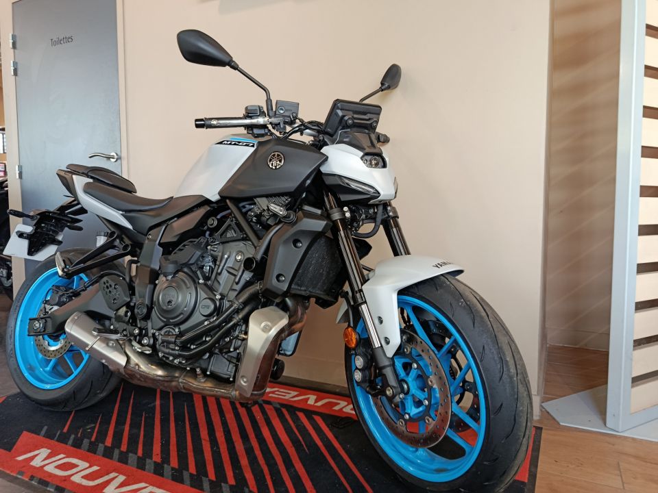 YAMAHA MT-07 Y-AMT 4