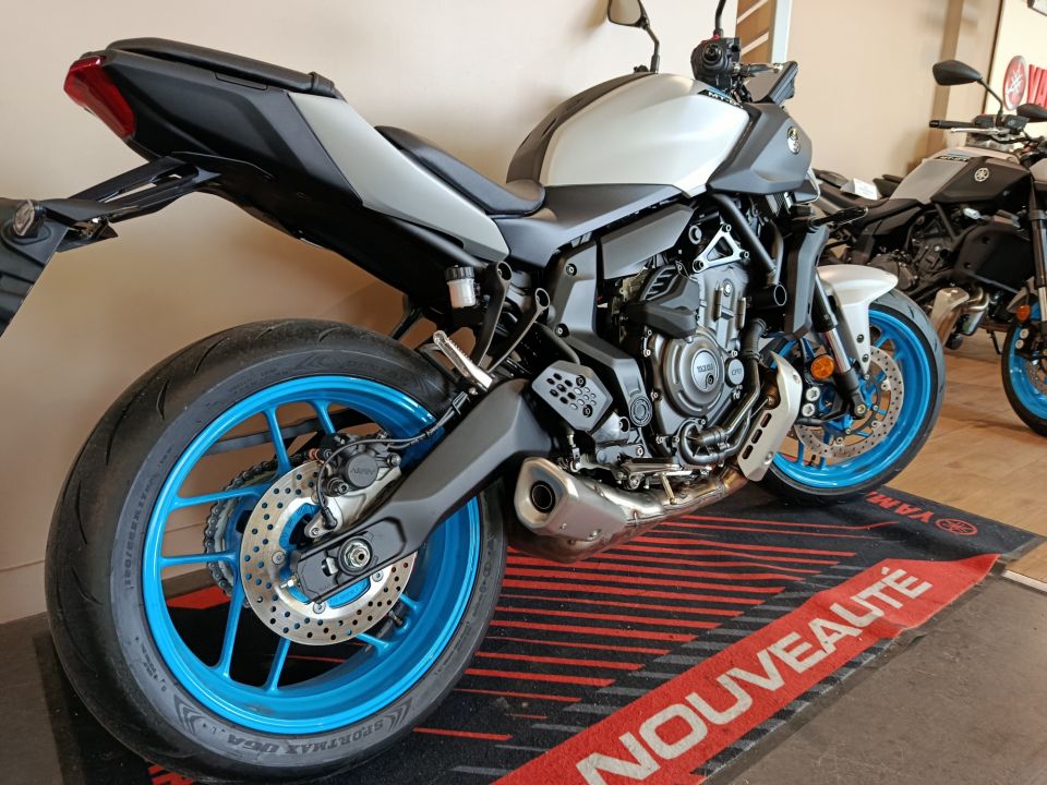 YAMAHA MT-07 Y-AMT 4
