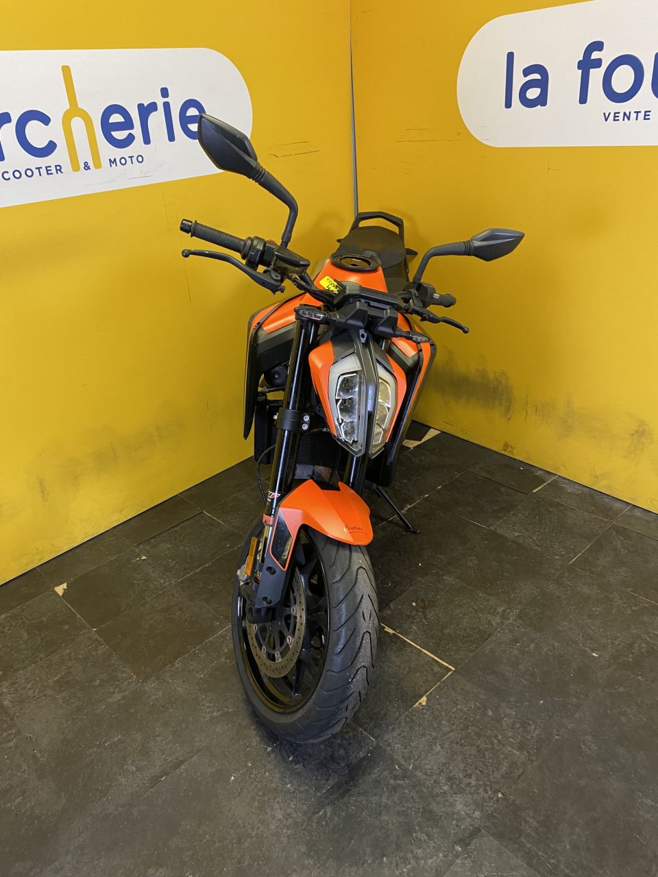 KTM 890 DUKE 4