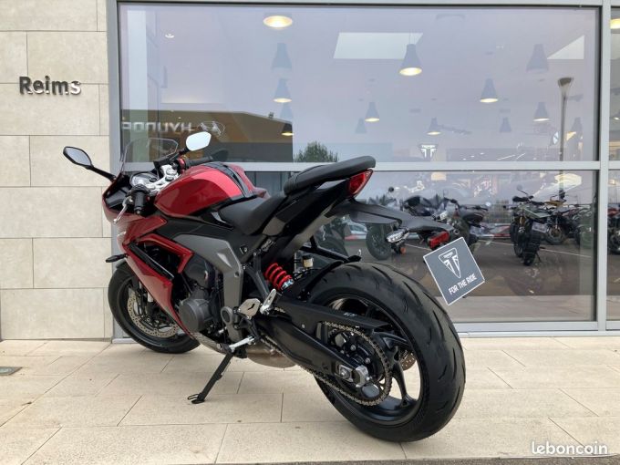 TRIUMPH 	DAYTONA 660 4