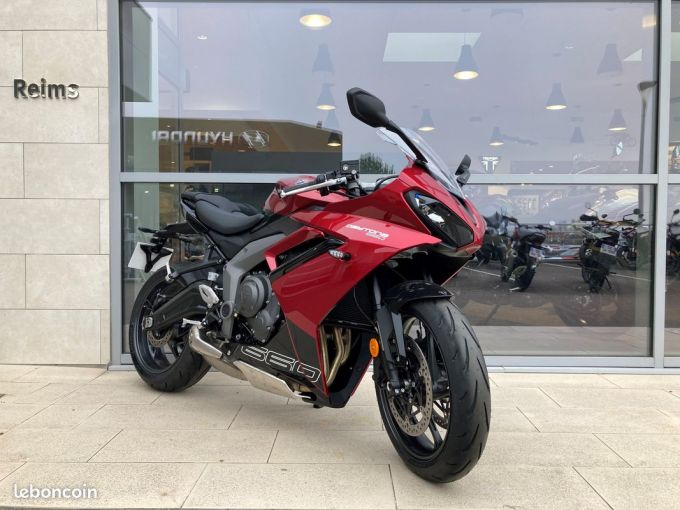 TRIUMPH 	DAYTONA 660 4