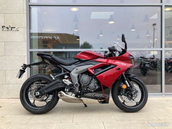 TRIUMPH 	DAYTONA 660 4