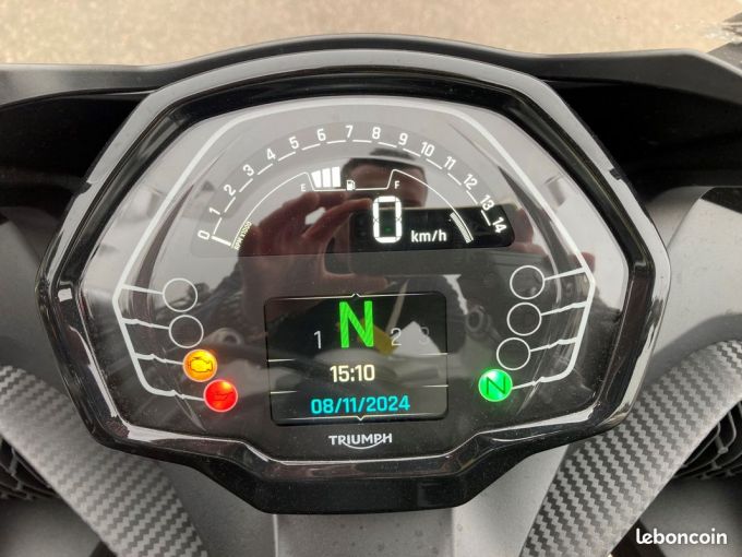 TRIUMPH 	DAYTONA 660 4