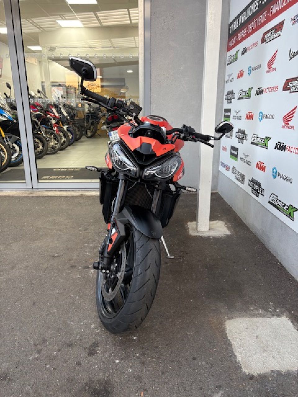 TRIUMPH STREET TRIPLE R 765 A2 4