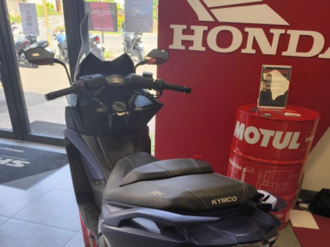 KYMCO AK 550 4