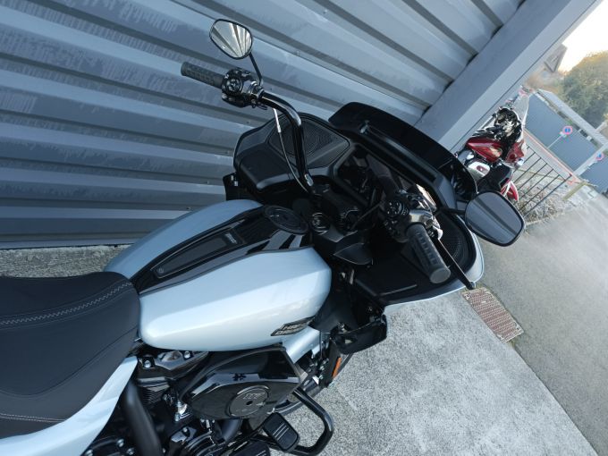 HARLEY-DAVIDSON TOURING ROAD GLIDE 1923 4