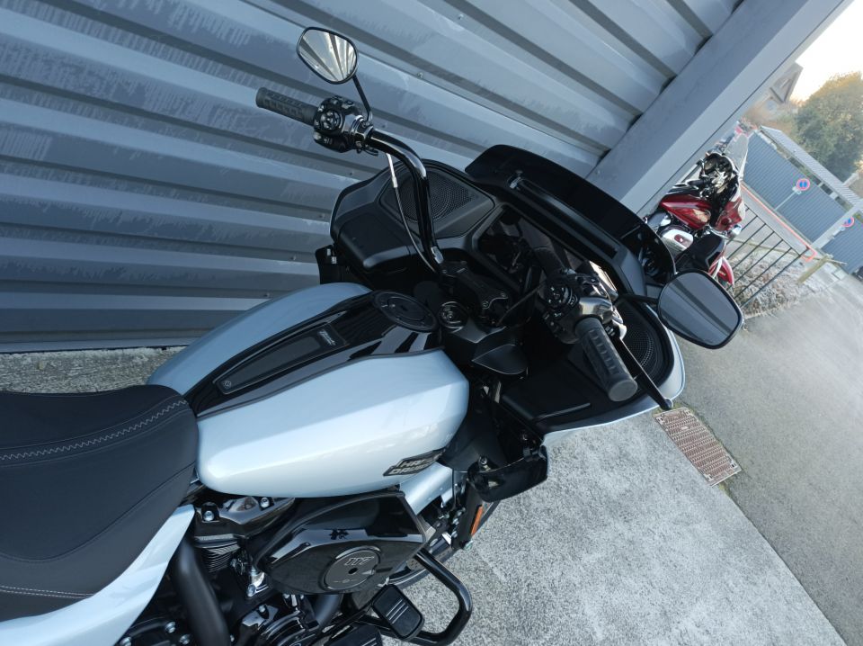 HARLEY-DAVIDSON TOURING ROAD GLIDE 1923 4