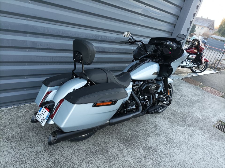 HARLEY-DAVIDSON TOURING ROAD GLIDE 1923 4