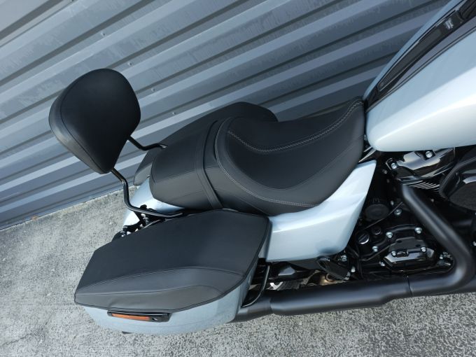 HARLEY-DAVIDSON TOURING ROAD GLIDE 1923 4