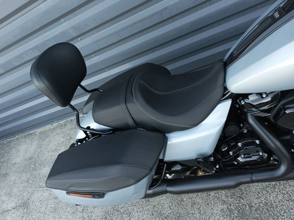 HARLEY-DAVIDSON TOURING ROAD GLIDE 1923 4