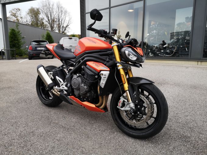 TRIUMPH SPEED TRIPLE 1200 RS 4