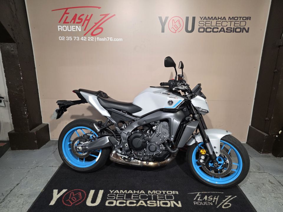 YAMAHA MT-09 4