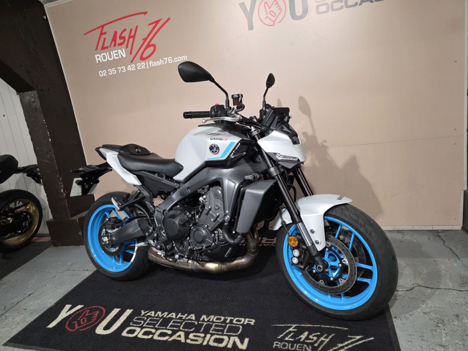 YAMAHA MT-09 4