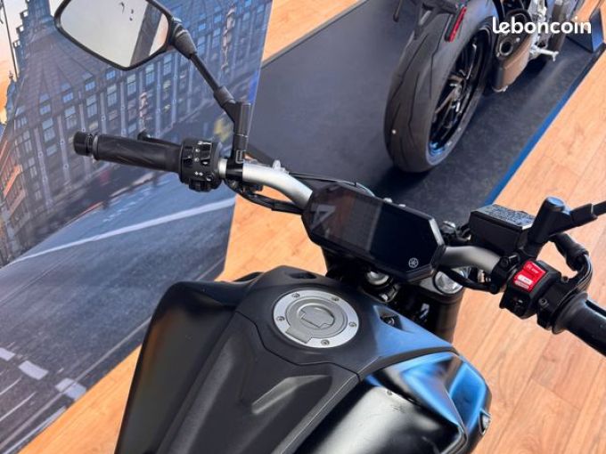 YAMAHA MT-07 (47.5CV) 4