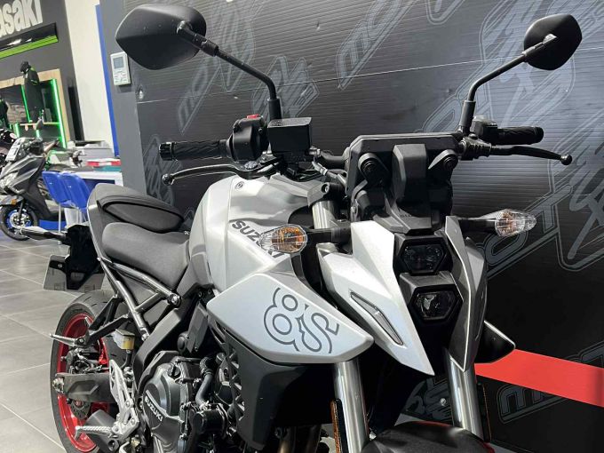 SUZUKI GSX-8S A2 4